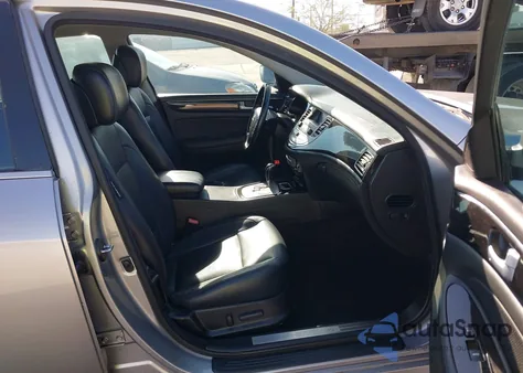 2013 Hyundai Genesis 3.8 from USA, damaged, VIN KMHGC4DD5DU222327